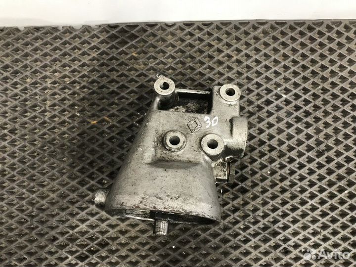 Кронштейн центрифуги Renault Magnum