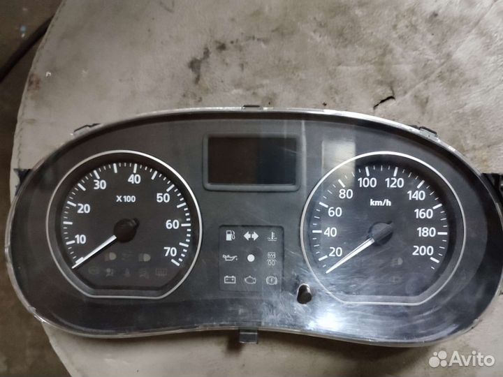 Щиток приборов Рено Сандеро