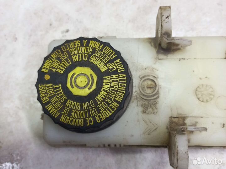 Ситроен c4 b7 бачок тормозной жидкости