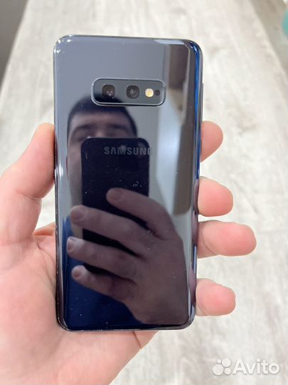 Samsung Galaxy S10e, 6/128 ГБ