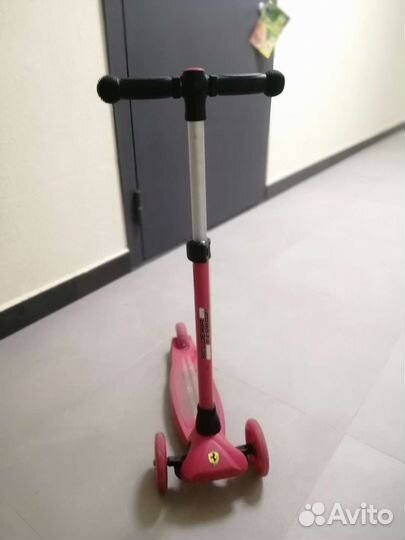 Самокат детский трёхколёсный Ferrari