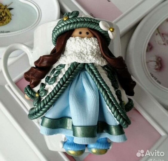 Кружка с декором из полимерной глины