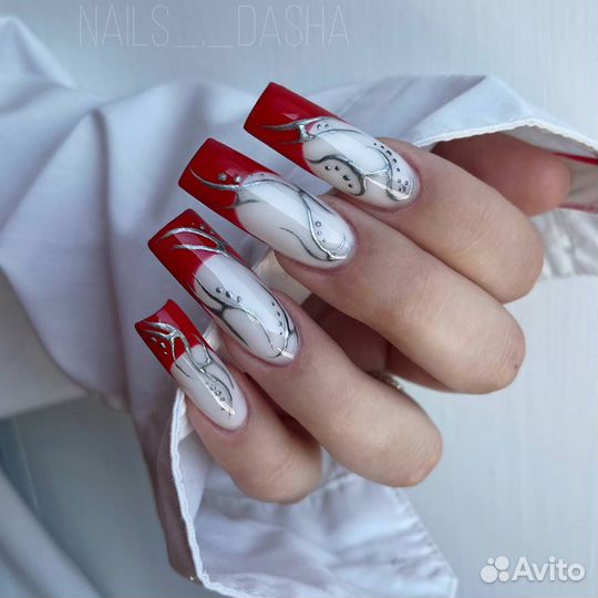 Модель на маникюр