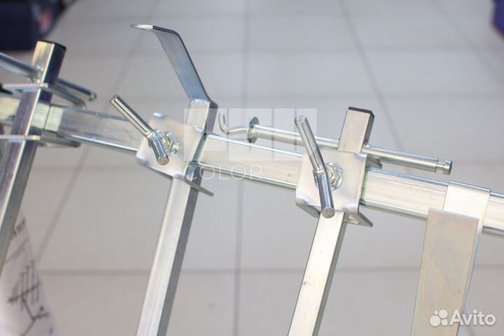 Вращающаяся стойка для окраски деталей