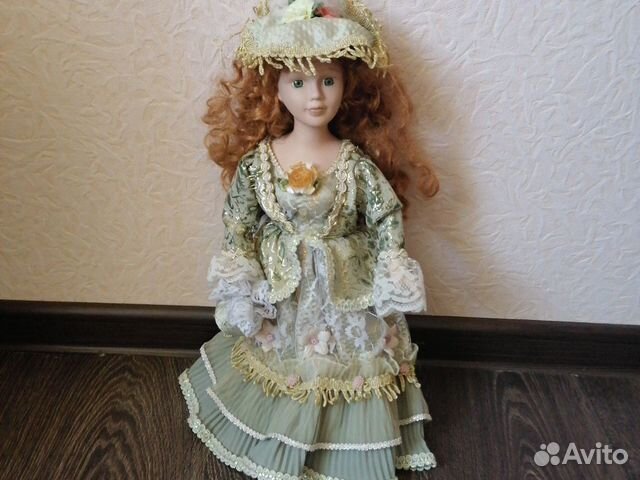 Фарфоровая кукла