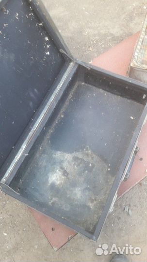 Продаю два чемодана под реставрацию