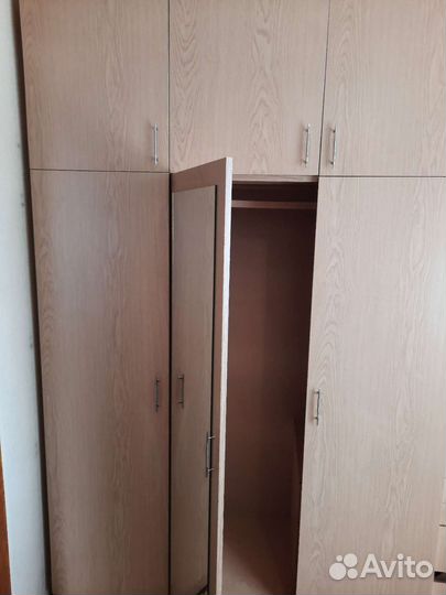 Шкаф платяной