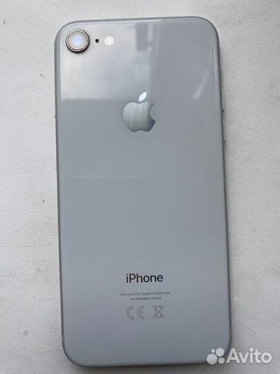 Телефон iPhone 8