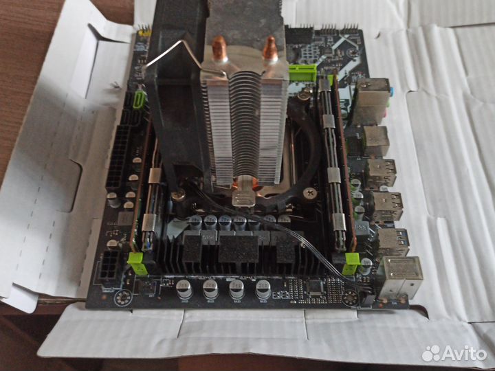 Материнская плата с процессором и памятью, кулер