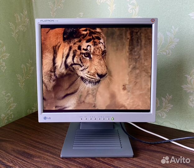 Монитор LG Flatron L1710S