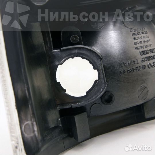 Габарит nissan atlas F23 1992-2007 г, белый (хруст