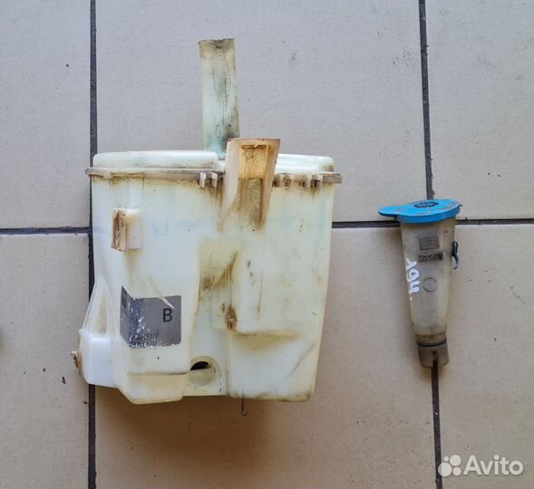 Бачок омывателя nissan primera P11