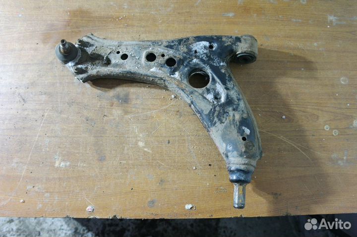 Рычаг передний левый Skoda Fabia 1.4 л 1999-2007