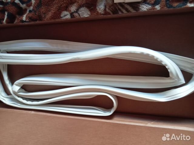 Продам резинку на холодильник новая