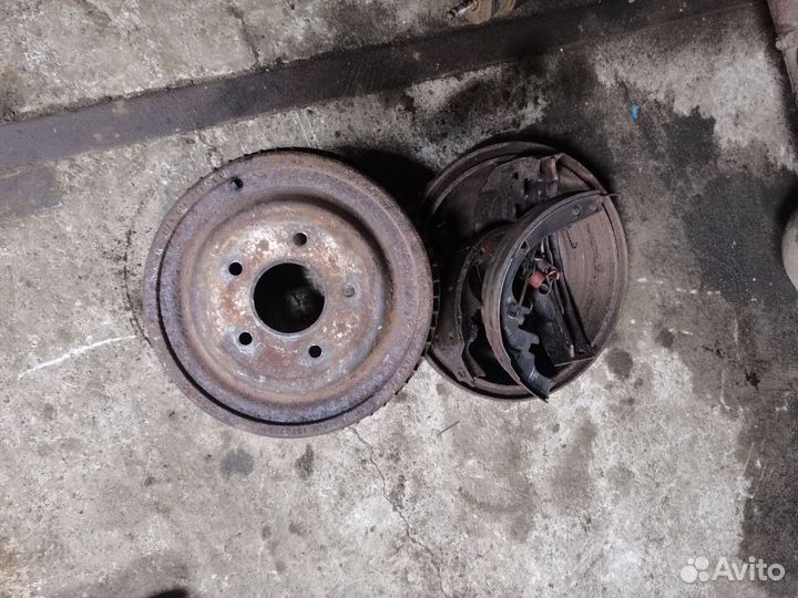 Задние барабаны, колодки chevrolet blazer s15 4.3