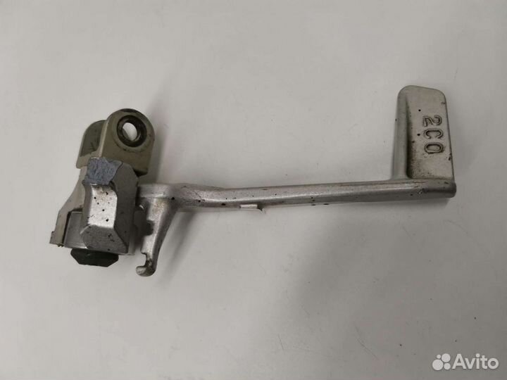 Лапка заднего тормоза