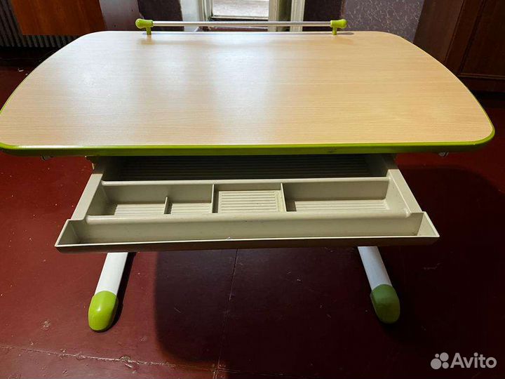Детский стол парта
