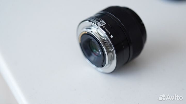 Объектив sony e 35mm 1.8