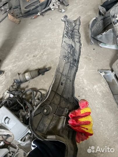 Пыльник крыла передний правый Lexus Rx