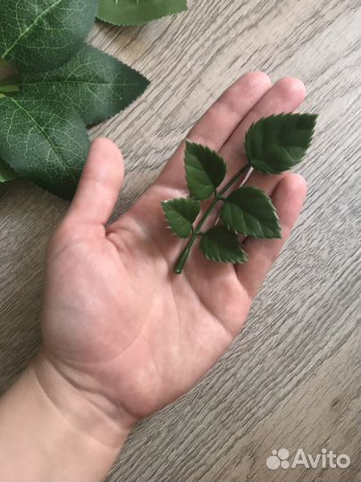 Искусственные листья роз