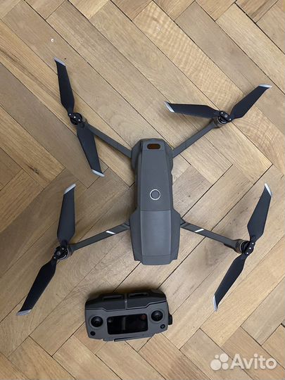 Аэросъемка с квадрокоптера, пилот дрона