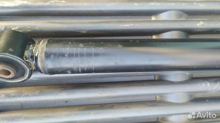 Volkswagen polo 15г задние амортизаторы