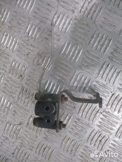 Кран уровня пола Iveco K000264