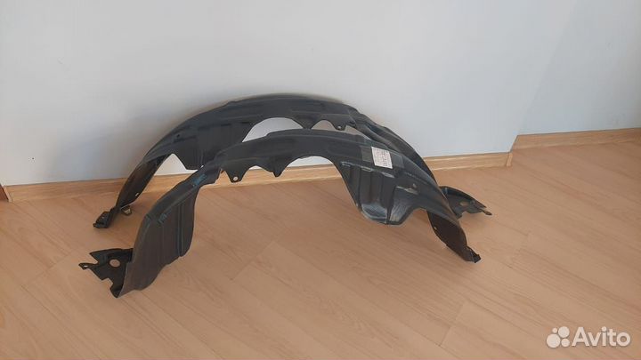 Подкрылок Toyota Funcargo 1999-2005