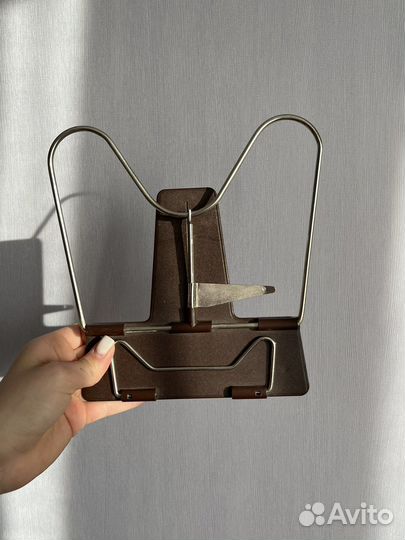 Подставка под учебники