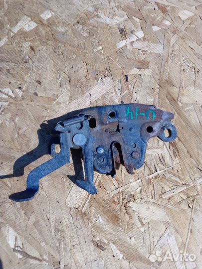 Замок капота Nissan Bluebird U14