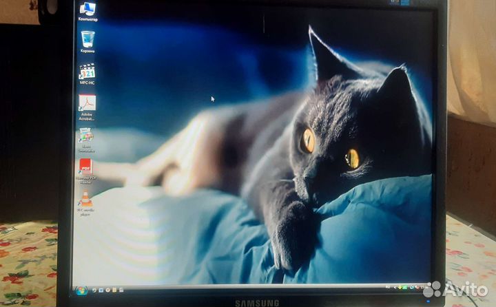 Монитор Samsung и клавиатура