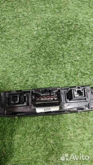 Кнопка аварийной сигнализации Hyundai IX35 2011