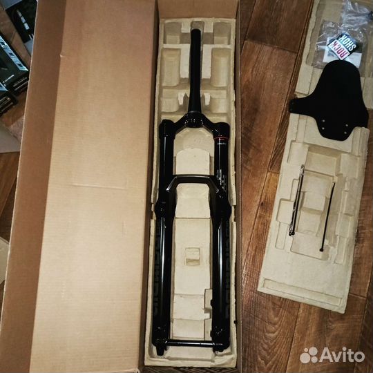 Новая вилка Rock Shox Domain 29 RC DebonAir 180мм