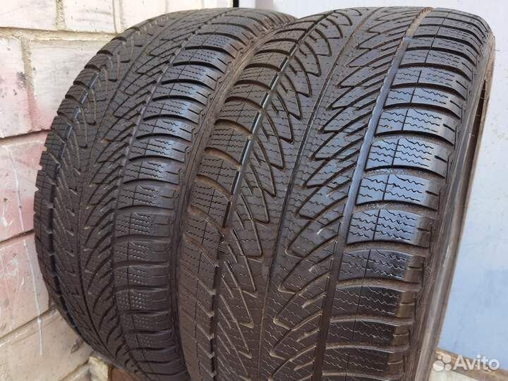 Goodyear UltraGrip 245/45 R17 99V
