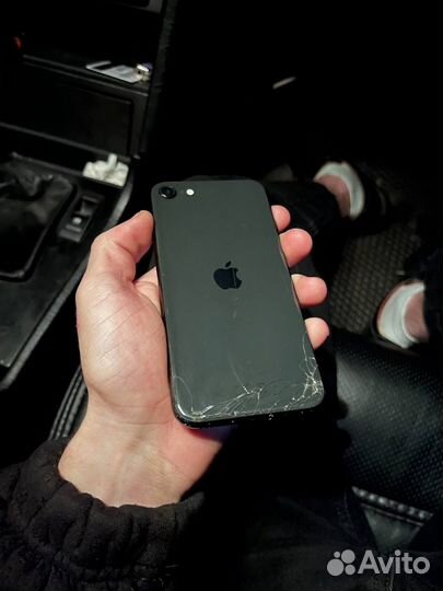 iPhone SE, 64 ГБ
