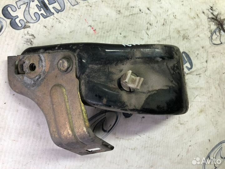 Крепление подушки кпп Mazda 6 GG