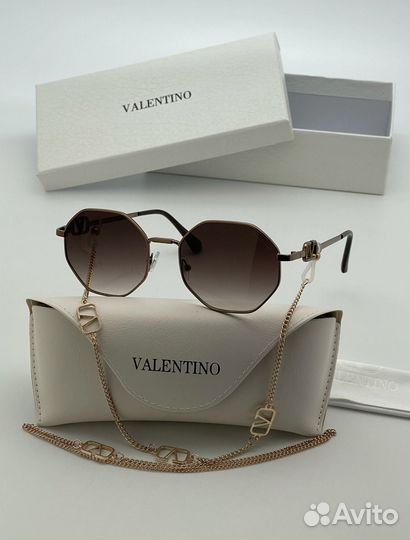 Солнцезащитные очки valentino