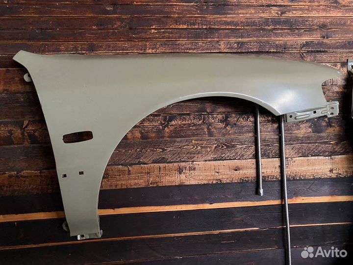 Крылья передние