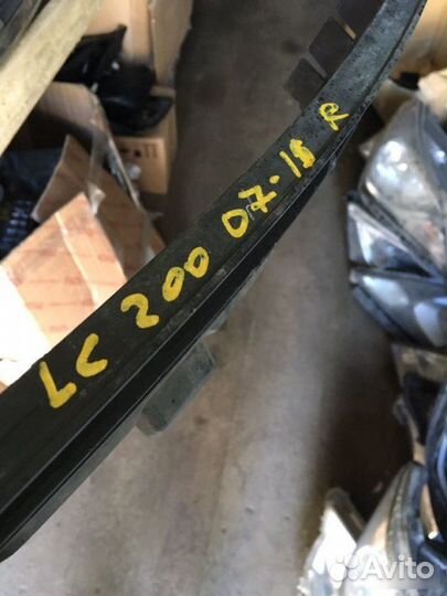 Решетка в бампер правая Toyota Land Cruiser VDJ200