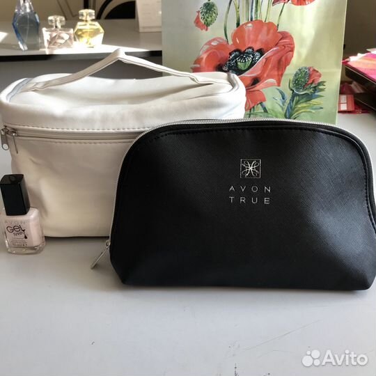 Косметички: белая или чёрная. Avon, в упаковке