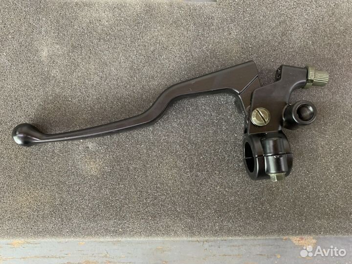 Рычаги переднего тормоза и сцепления на мотоцикл