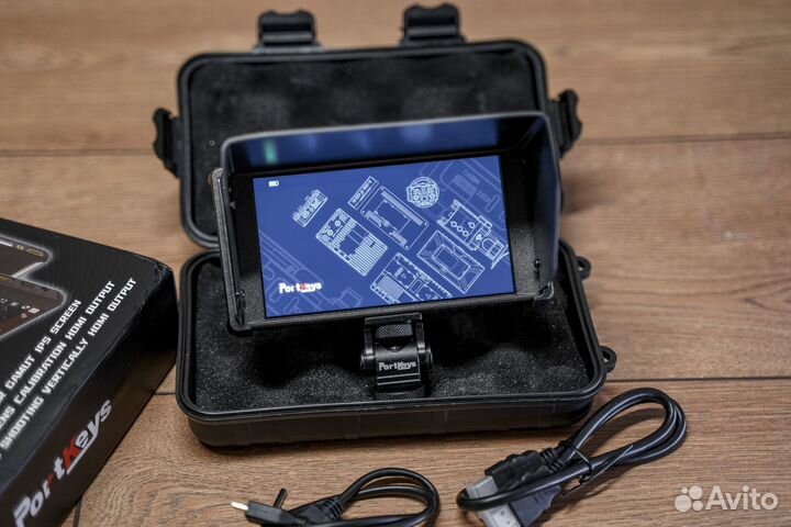 Накамерный монитор Portkeys PT6