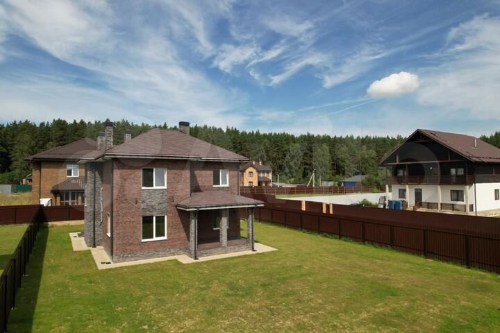 Дом 220 м² на участке 9 сот.