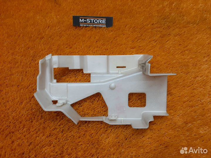 Накладка замка двери задняя правая Volkswagen