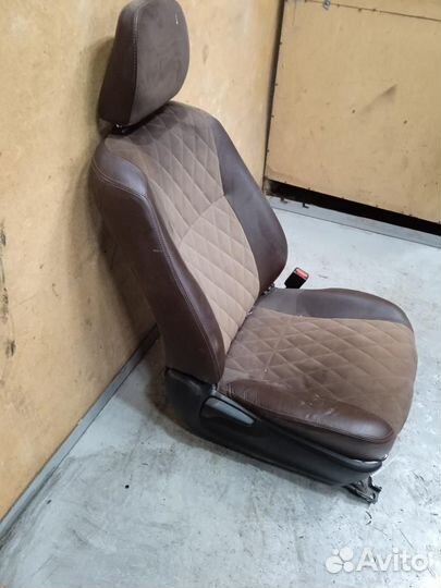 Сиденье салонное переднее правое Camry