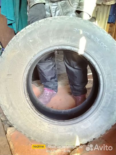 Royal Black Royal Stud 235/70 R16 109