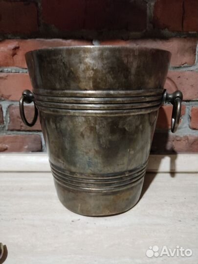 Столовые приборы ножи, вилки, ложки