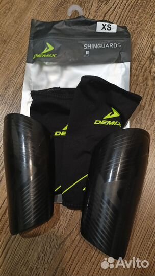 Щитки футбольные детские demix