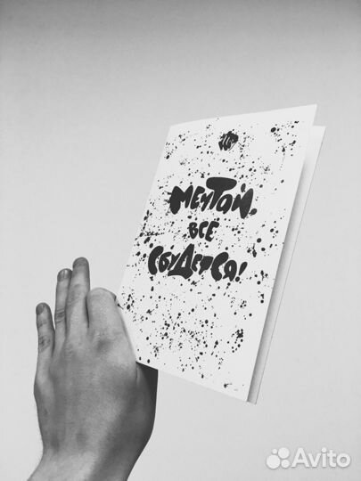 Каллиграфия, роспись стен, разработка мерча