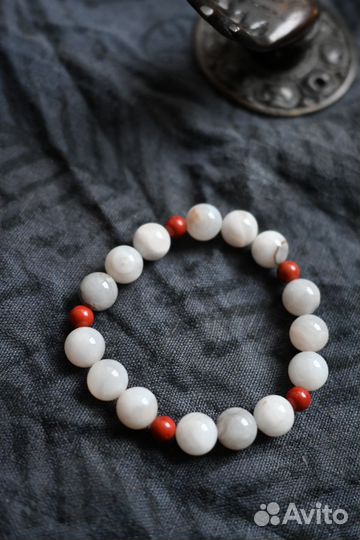 Браслет из агата и коралла